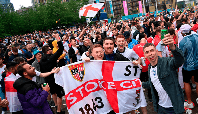 Las autoridades habilitaron cerca del 70% de la capacidad del Estadio de Wembley para los últimos cotejos de la Eurocopa 2021. Foto: Efe