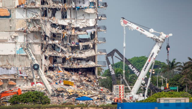 Al menos 121 personas continúan desaparecidas luego del colapso de un edificio en Miami, Florida. Foto: EFE