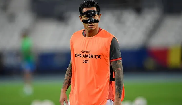 Gianluca Lapadula sufrió un golpe en el rostro en el duelo con Paraguay. Foto: AFP