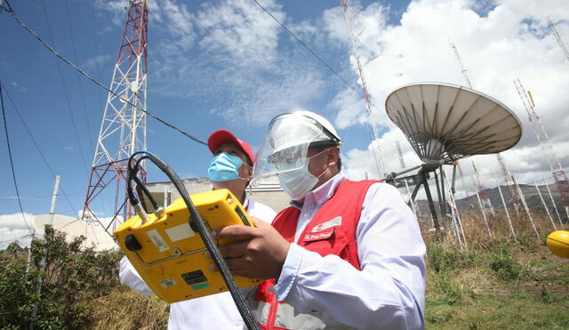 En promedio, las mediciones de los niveles de radiaciones no ionizantes (RNI) de las antenas de servicios públicos de radiodifusión, telefonía móvil e internet no superan el 1%. Foto: MTC