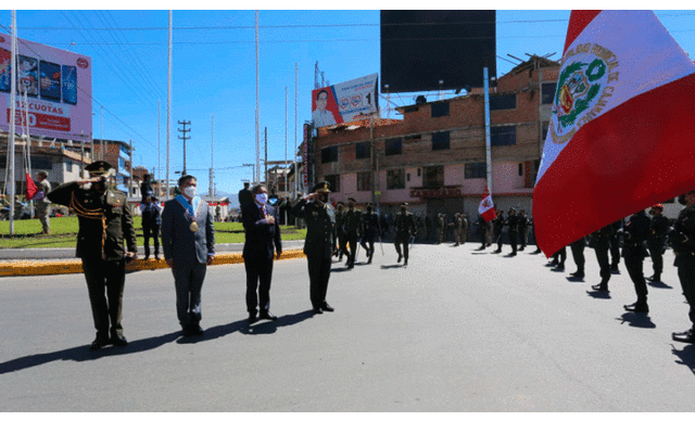 Las autoridades rindieron homenajes a los hombres y mujeres que lograron la independencia. Foto: Gobierno Regional de Cajamarca