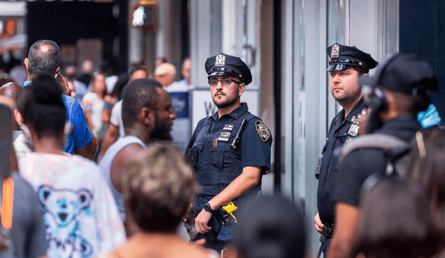 Solo el 4 de julio, Nueva York experimentó 12 incidentes con disparos que involucraron a 13 víctimas. Foto: EFE