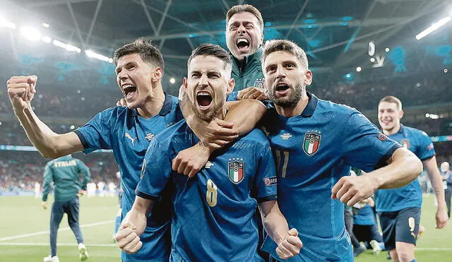 Euforia. La celebración de los italianos tras los disparos de los doce pasos que le dieron la clasificación a la final de la ‘Euro’. Foto: difusión