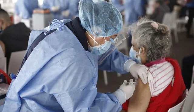 Vacunación en Perú continúa con todos los mayores de 50 años. Foto: La República