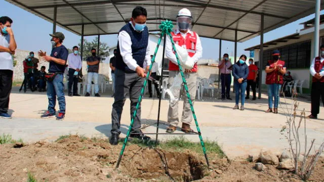 Autoridades de Pacanga colocan primera piedra de reconstrucción de plantel en Monte Seco. Foto: ARCC.