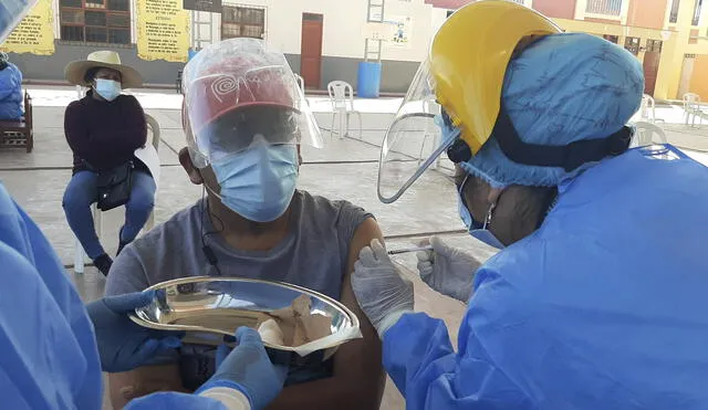 Puntos de vacunación se instalaron en Moquegua e Ilo. Foto: Geresa