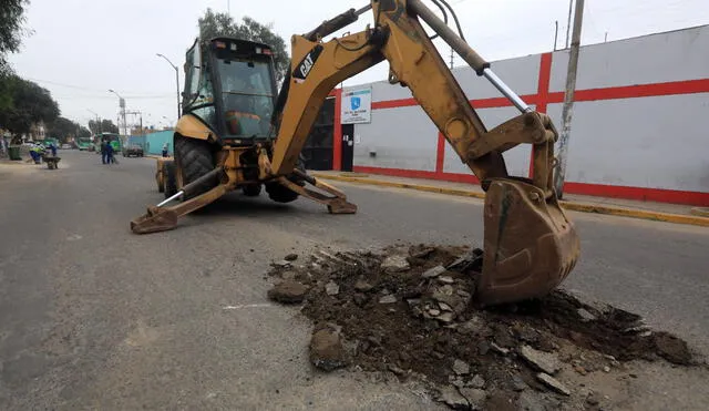 Con maquinaria pesada removerán asfalto deteriorado y pondrán uno nuevo. Foto: MPT