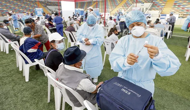 Hoy inicia la primera jornada del Vacunatón, en la que se espera inmunizar a 200.000 adultos de 47 años a más. Serán 36 horas de servicio ininterrumpido en 21 puntos de atención de Lima y Callao. Foto: difusión