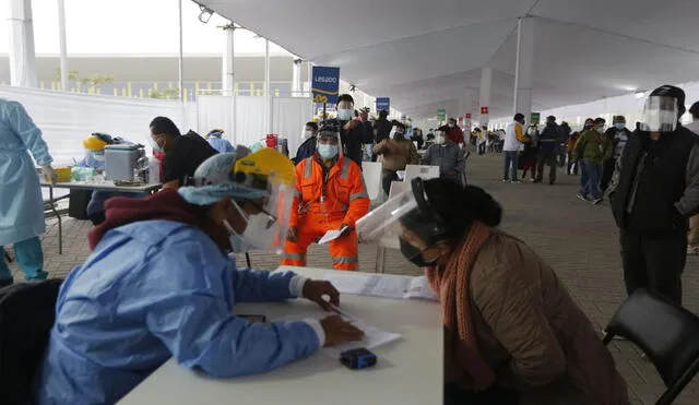 Vacunatón inició en 21 centros de inmunización en Lima y Callao. Foto: Carlos Félix / La República
