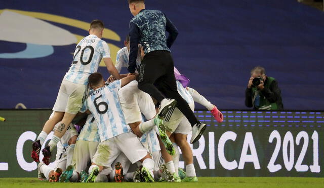 Los jugadores de la Argentina rompieron en llanto apenas sonó el pitazo final. Foto: EFE