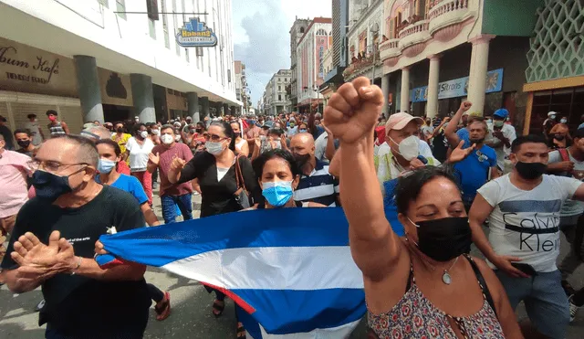 Gritando especialmente “Patria y Vida”, el título de una polémica canción, los manifestantes marcharon por San Antonio de los Baños. Foto: AFP