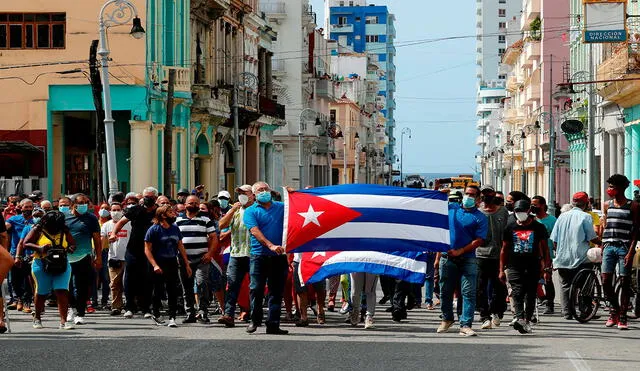 Detractores y simpatizantes se tomaron las calles de La Habana (Cuba) el domingo 11 de julio. Foto: EFE