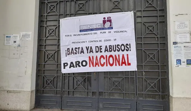 Este cartel fue pegado en la puerta de la sede del Reniec en la ciudad de Chiclayo: Foto: cortesía Rodrigo Silva