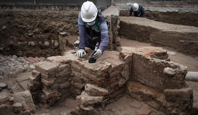 Los restos fueron encontrados a un metro de profundidad tras las excavaciones cerca de la iglesia La Recoleta. Foto: Municipalidad de Lima