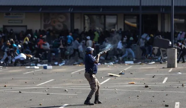 Las violentas protestas en Sudáfrica se deben principalmente al arresto del expresidente Jacob Zuma. Foto: AFP