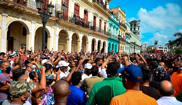 La directora de la OPS remarcó que Cuba ha experimentado “oleadas de protestas” que atribuyó “en parte a los impactos de esta pandemia”. Foto: AFP