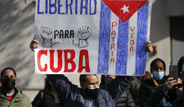 Miles de cubanos marchan desde hace una semana exigiendo libertad para su país. Foto: Javier Torres/AFP