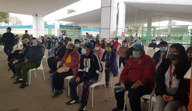 Miles de personas acuden al Parque Zonal Huiracocha para ser vacunados contra la COVID-19. Foto: Mary Luz Aranda / URPI-LR