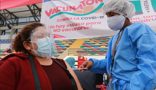 Vacunatón inició en 22 centros de inmunización de todo el país. Foto: Minsa