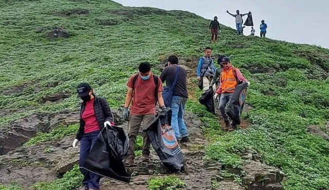 Jóvenes desarrollaron campaña de limpieza durante dos días en cerro Cabras. Foto: GRLL