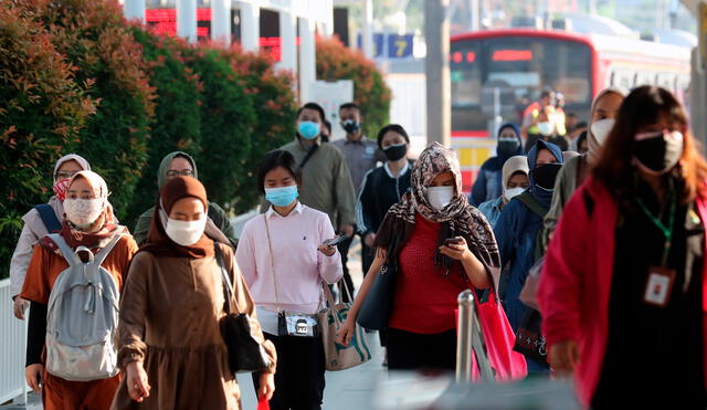 Las autoridades indonesias impusieron restricciones estrictas del 3 al 20 de julio. El archipiélago registra 2 877 000 casos de coronavirus desde el inicio de la pandemia. Foto: EFE