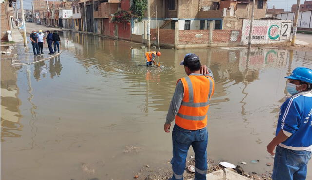 Vecinos temen que la salud de sus familias se pueda ver afectada por presencia de aguas residuales. Foto: Clinton Medina/La República