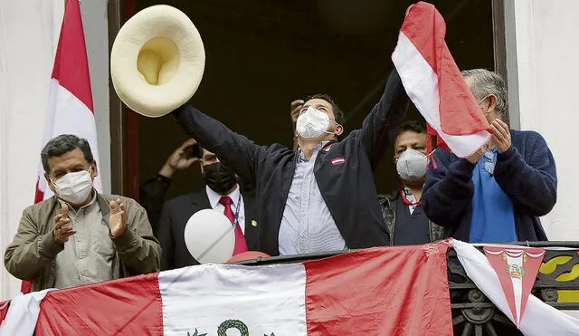 Pedro Castillo quedó en primer lugar con el 50,126% de los votos, según el conteo oficial de la ONPE. Foto: La República