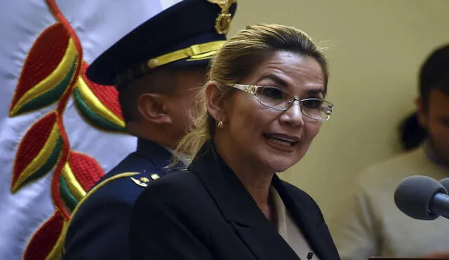 Bolivia's interim president Jeanine Anez speaks during a ceremony to swear her new cabinet of ministers in, on January 28, 2020 at Quemado Presidential Palace in La Paz. - Bolivia's interim President Jeanine Anez reshuffled her government after coming under fire over her decision to stand in May 3 presidential elections. (Photo by AIZAR RALDES / AFP)