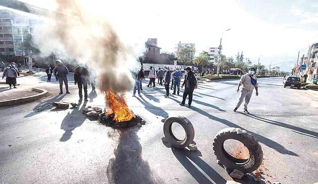 Paro total. Manifestantes bloquearon las principales vías de ingreso a Cusco. Foto: La República