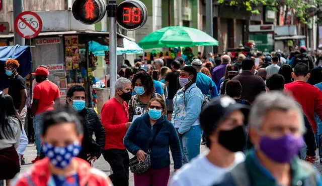 En las últimas 24 horas, se reportaron 1.015 casos nuevos, lo cual corresponde a la cifra menor desde noviembre pasado. Foto: AFP