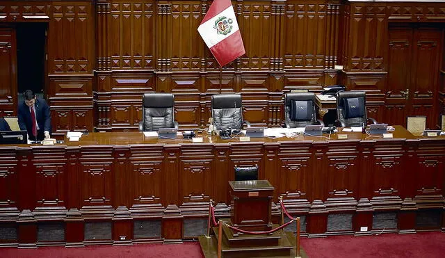 Congreso. Bancadas buscan votos para presidir la directiva del Parlamento. Partido de Pedro Castillo no la tendrá fácil. Foto: La República