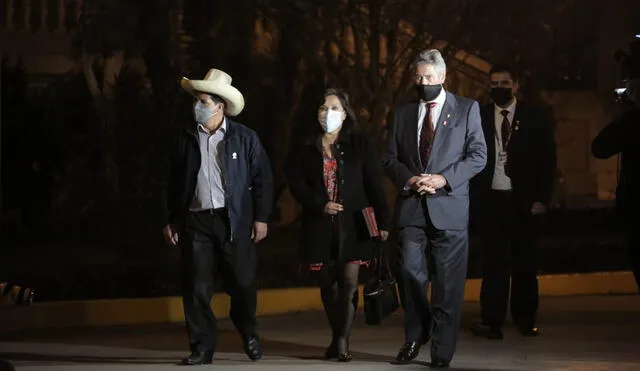 Pedro Castillo, Dina Boluarte y Francisco Sagasti salieron de Palacio de Gobierno al término de su reunión. Foto: John Reyes/La República