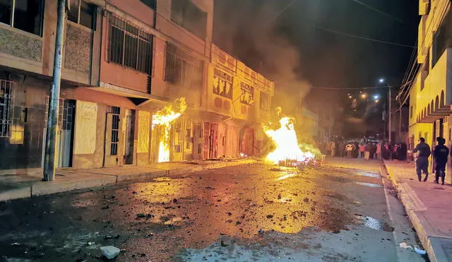 Incendios protagonizados por ciudadanos se registraron en Juliaca. Foto: Difusión