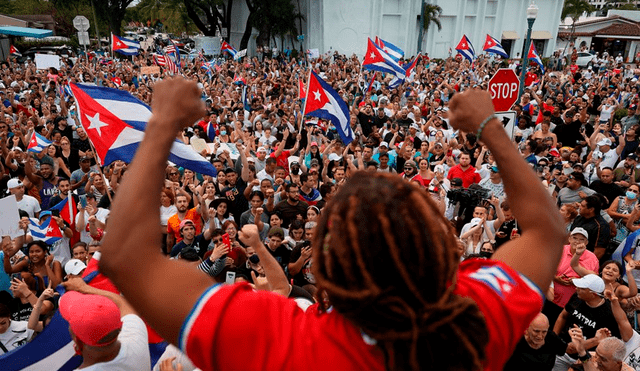 Al grito de “abajo la dictadura”, miles de cubanos protestaron en más de 40 ciudades el 11 y 12 de julio. Foto: AFP
