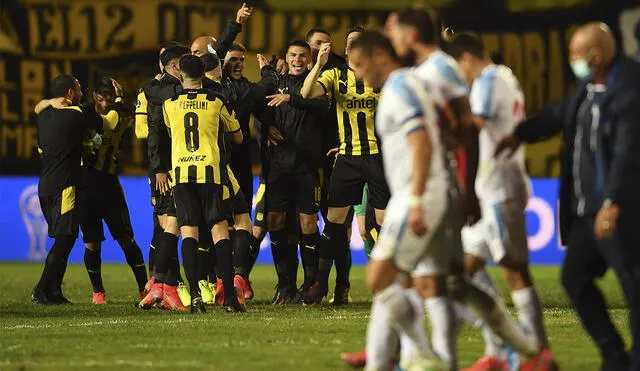 Nacional fue eliminado de la Copa Sudamericana a manos de Peñarol. Foto: AFP