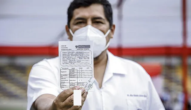 Alta exposición. Se justificaría para evitar que médicos se infecten y contagien a pacientes. Foto: John Reyes / La República
