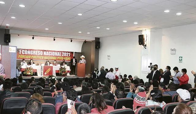 Alocución. Ante dirigentes de Perú Libre, Castillo anunció que su Gobierno responderá más al pueblo y no solo a un partido. Apertura no fue bien tomada por ala dura de la organización política. Foto: difusión