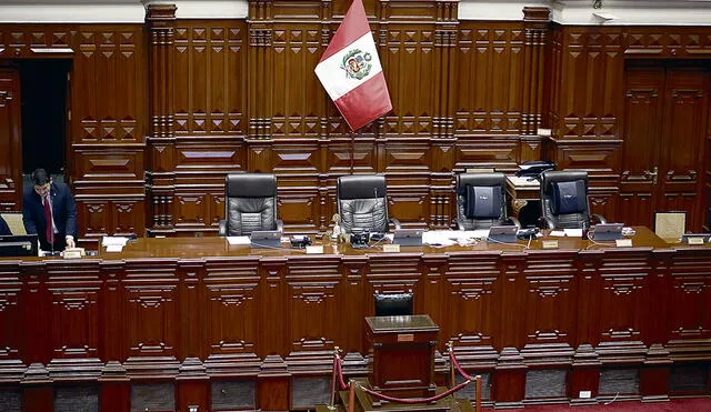 Parlamento. Al cierre de la edición no salía humo blanco en la bancada de Perú Libre en cuanto a la conformación de la Mesa Directiva del Congreso. Foto: La República