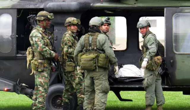 El helicóptero de Duque fue impactado con seis balas de fusil cuando se aproximaba al aeropuerto de Cúcuta en compañía del propio Molano. Foto: AFP
