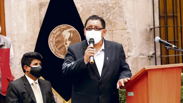Raúl Sánchez señala, en su defensa, que esos depósitos son donaciones para las ollas comunas. Foto: La República