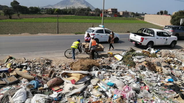 Fiscalizadores del Segat sorprendieron a varias personas arrojando desmonte. Foto: Segat