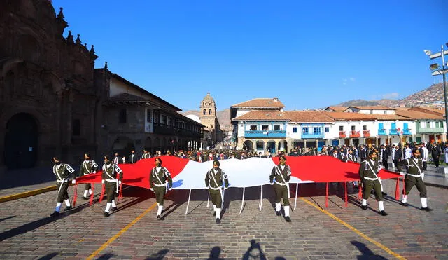 Plaza mayor fue el escenario de las celebraciones por el bicentenario. Fotos: Municipalidad de Cusco