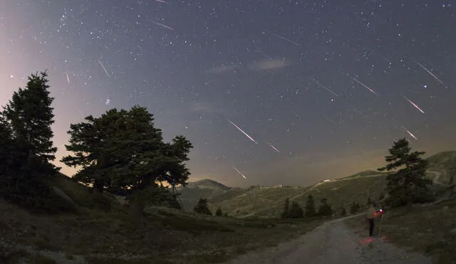 Lluvia de estrellas captada en Turquía. La composición muestra todos los meteoros captados durante un lapso de tiempo. Foto: NASA