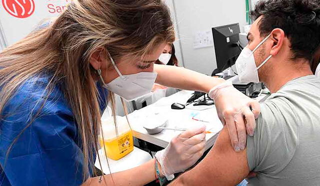 Nueva York comenzó a vacunar a los menores entre 12 y 15 años con la vacuna de Pfizer el 12 de mayo. Foto: EFE