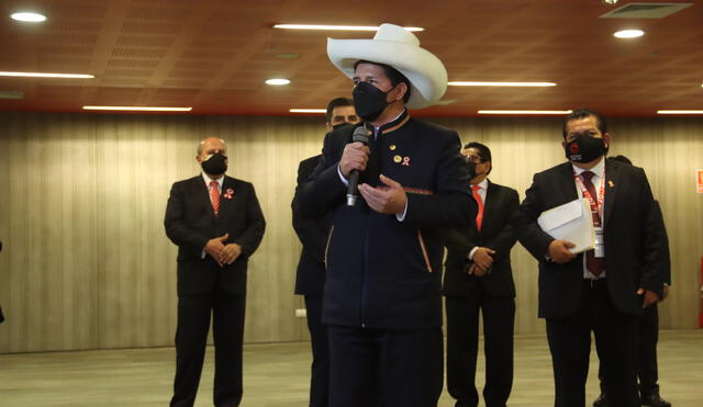 Castillo dio un mensaje luego de que fuera saludado por autoridades que representan a países del extranjero. Foto: Presidencia Perú