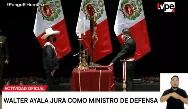 Walter Ayala juramentó como ministro de Defensa, formando parte del primer gabinete ministerial en el gobierno de Pedro Castillo. Foto: TV Perú.