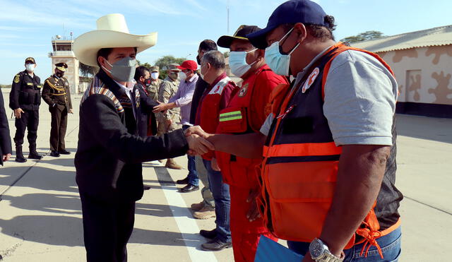 El presidente decidió viajar a Piura para conocer la situación y saber qué decisiones tomar. Foto: Presidencia Perú