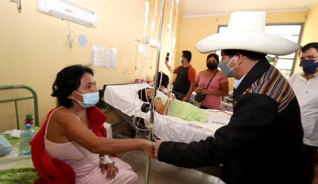 Pedro Castillo arribó a Piura para visitar a los heridos que dejó el fuerte sismo. Foto: PCM