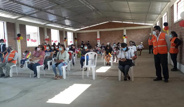Municipalidad distrital y provincial, Cáritas y sociedad civil participaron de la inauguración de los refugios temporales. Foto: Carlos Balarezo/Facebook.