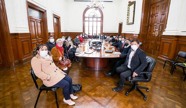 Encuentro. Bellido en reunión con legisladores de Perú Libre. Foto: difusión